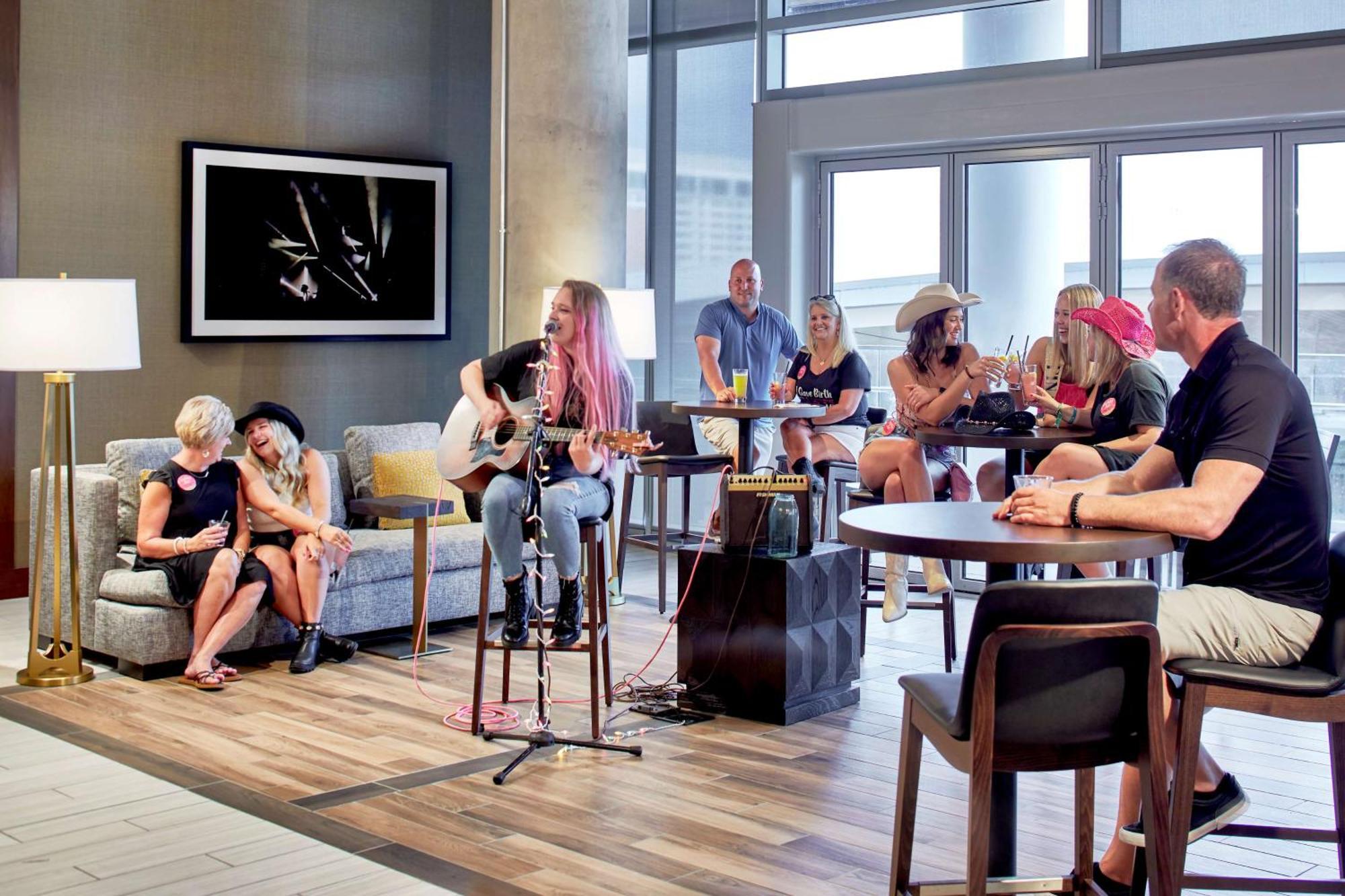 Embassy Suites By Hilton Nashville Downtown ภายนอก รูปภาพ